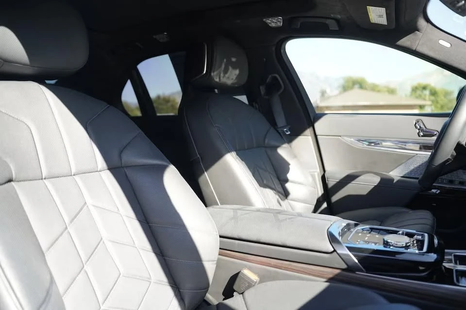 2023 BMW G70 7 Series - Image 12 of 17