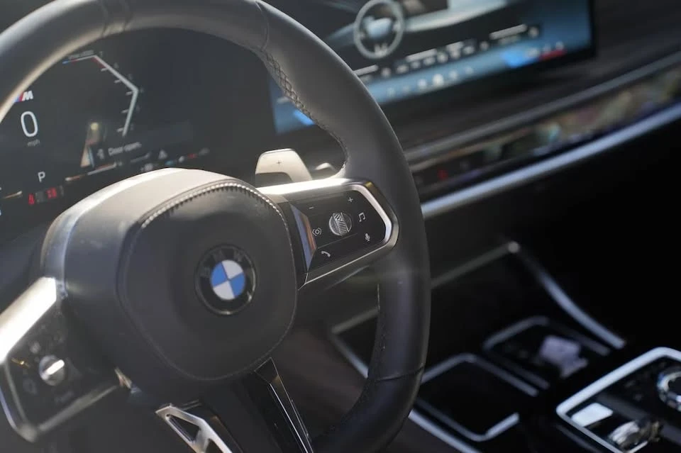2023 BMW G70 7 Series - Image 10 of 17