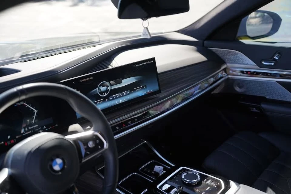 2023 BMW G70 7 Series - Image 9 of 17