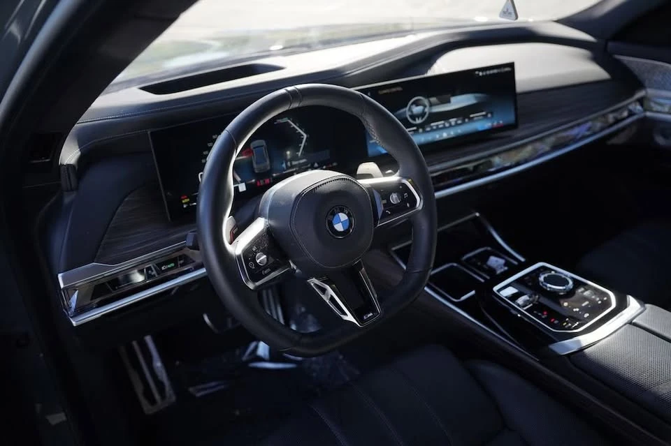 2023 BMW G70 7 Series - Image 8 of 17