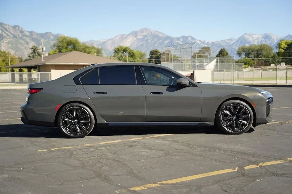 2023 BMW G70 7 Series - Image 4 of 17