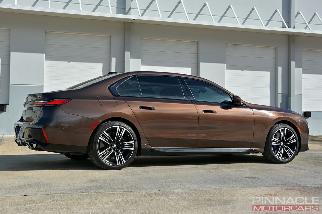 2023 BMW G70 7 Series - Image 9 of 21