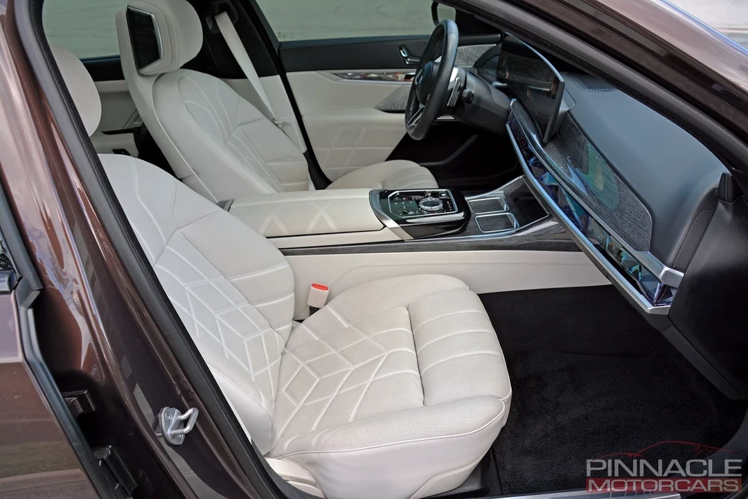 2023 BMW G70 7 Series - Image 18 of 21