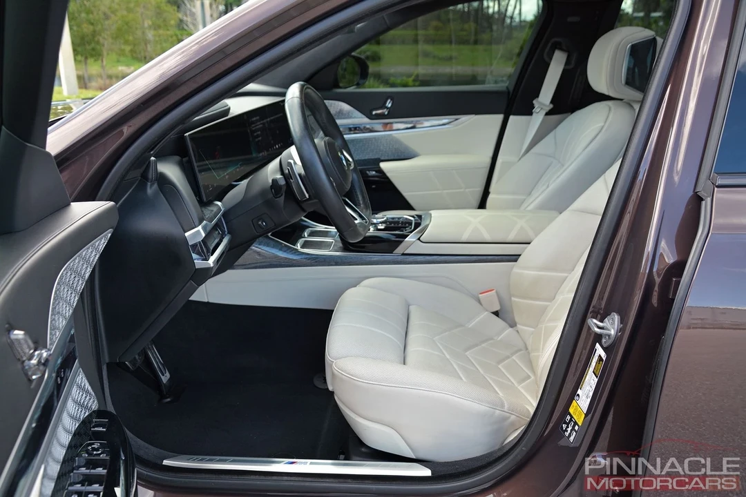 2023 BMW G70 7 Series - Image 13 of 21