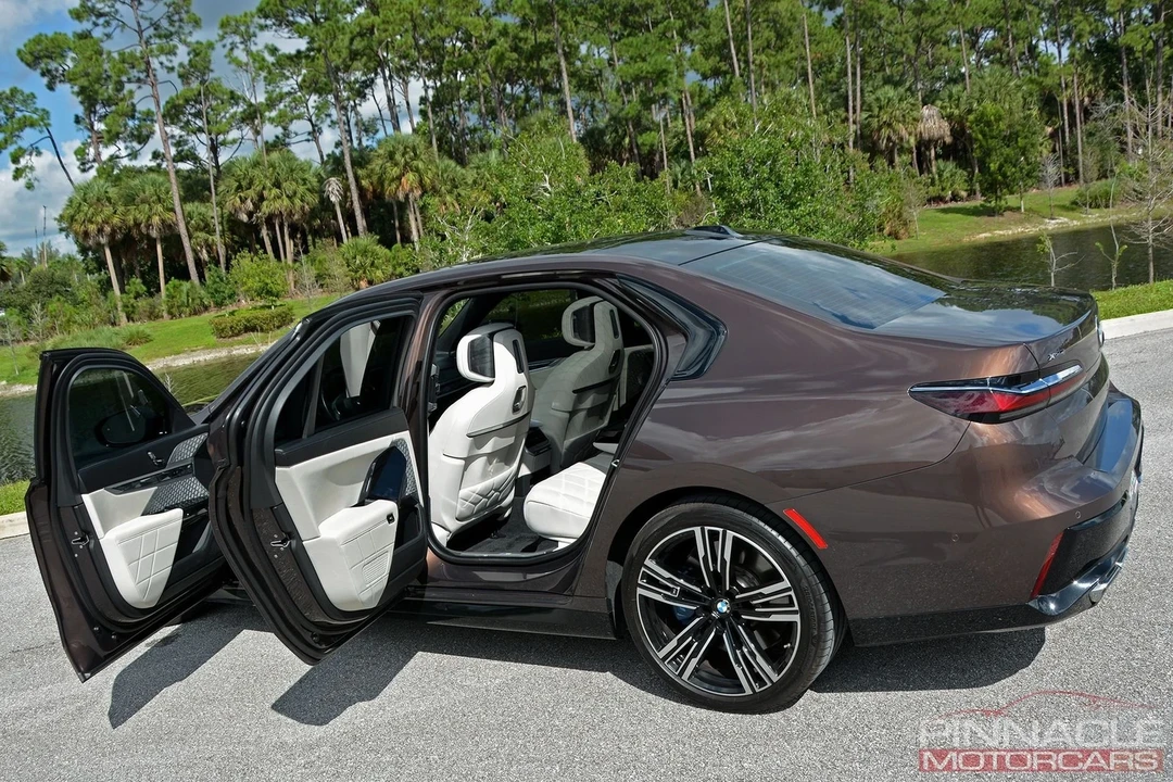 2023 BMW G70 7 Series - Image 11 of 21