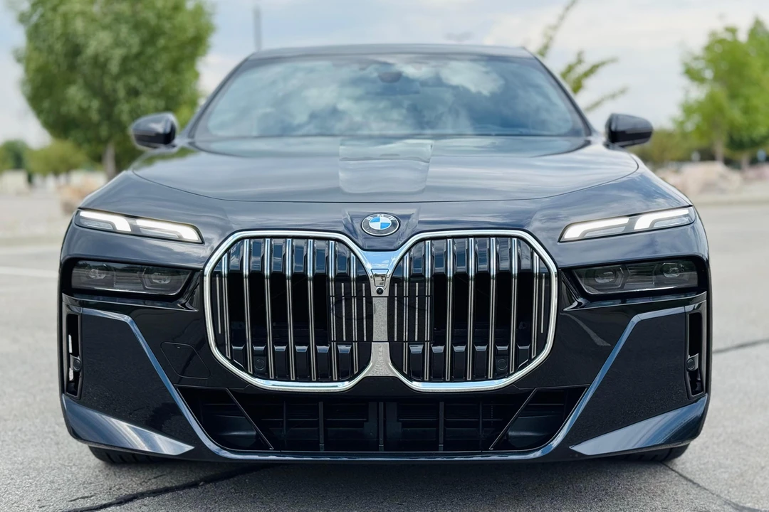2023 BMW G70 7 Series - Image 2 of 31