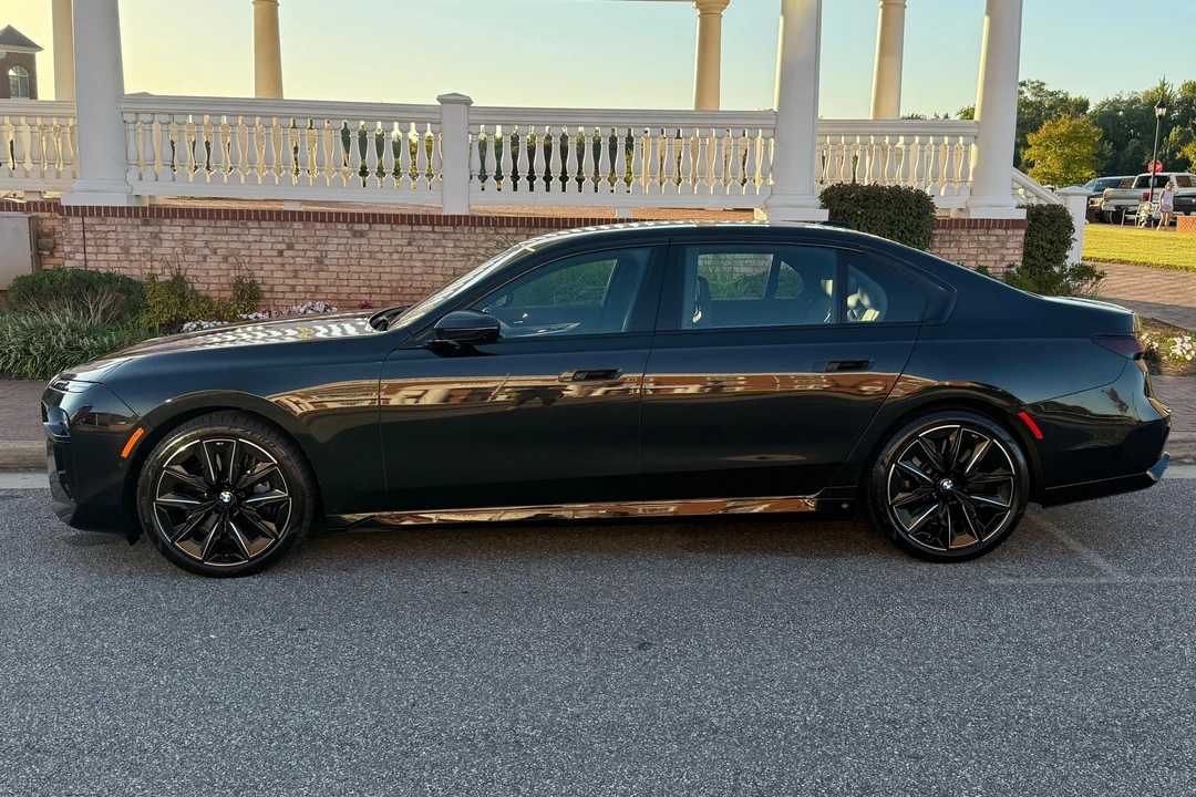 2023 BMW G70 7 Series - Image 3 of 31