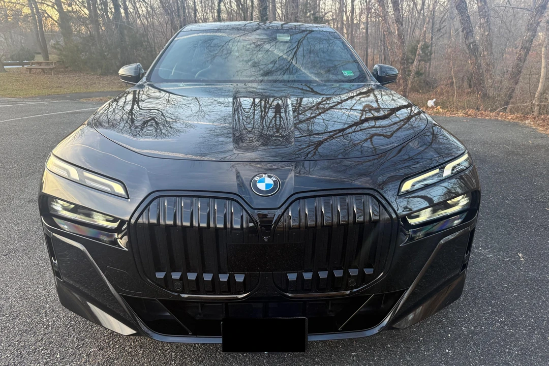 2023 BMW G70 7 Series - Image 2 of 31