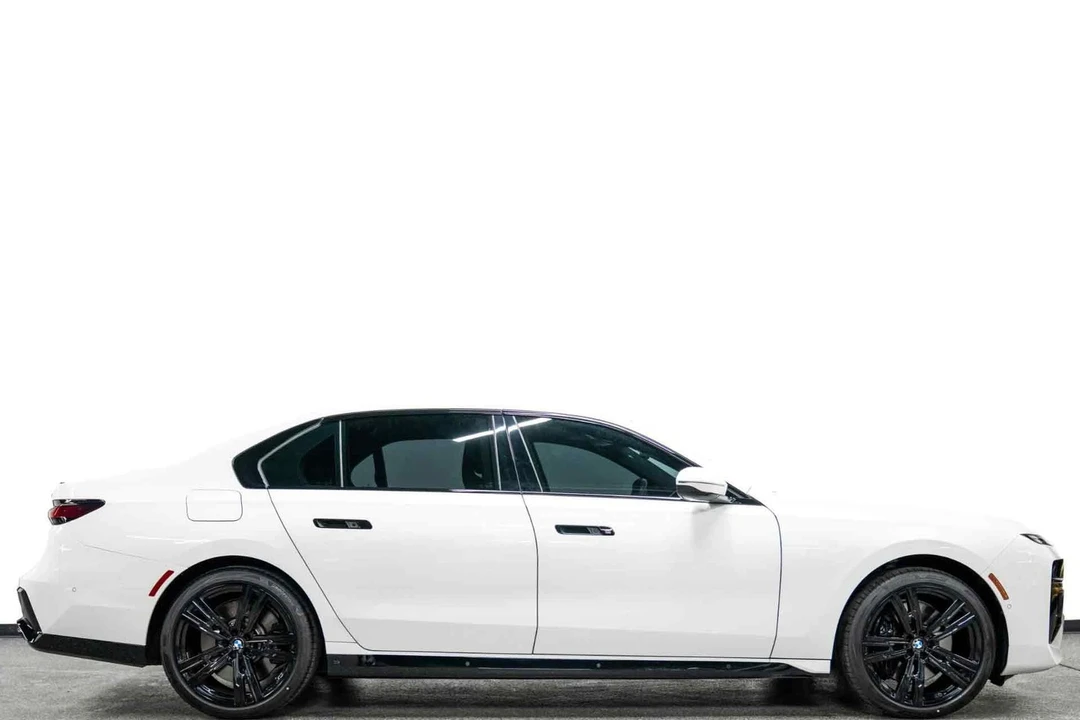 2023 BMW G70 7 Series - Image 2 of 21