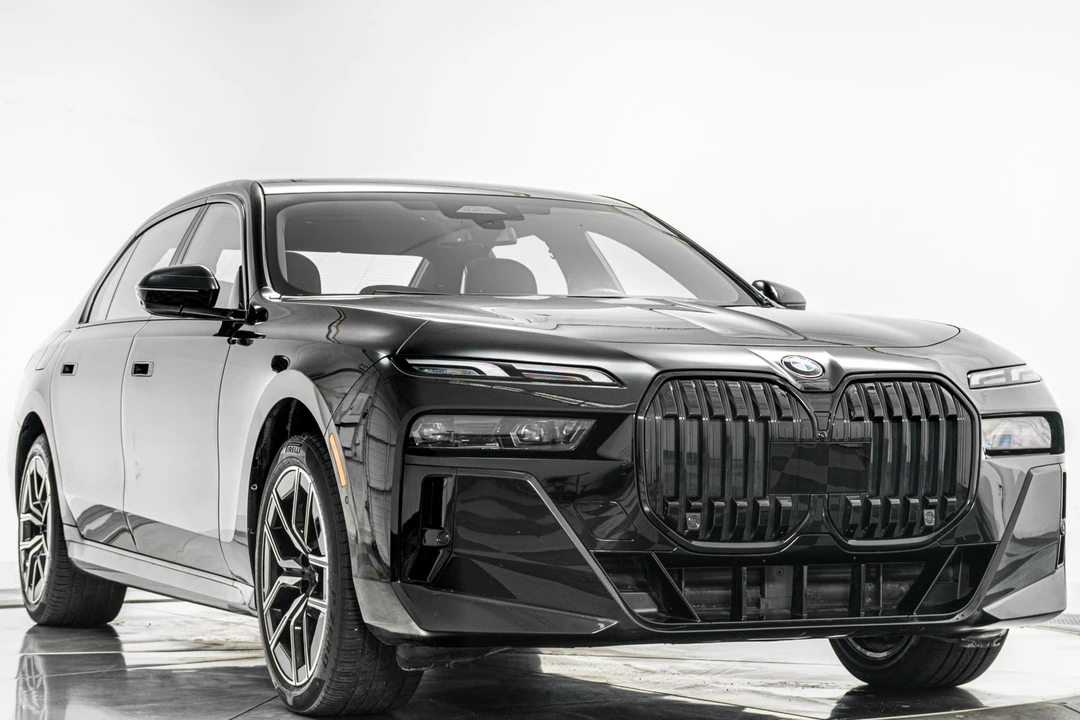 2023 BMW G70 7 Series - Image 3 of 12