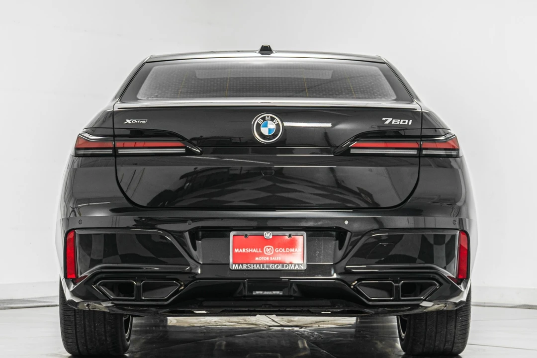2023 BMW G70 7 Series - Image 8 of 12