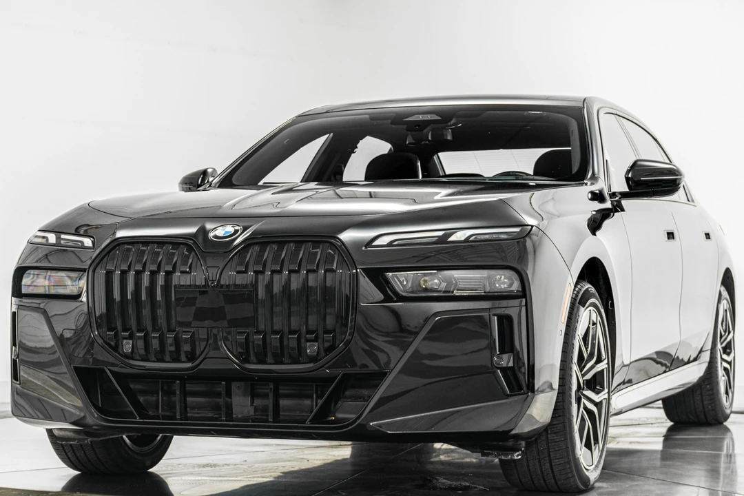 2023 BMW G70 7 Series - Image 5 of 12