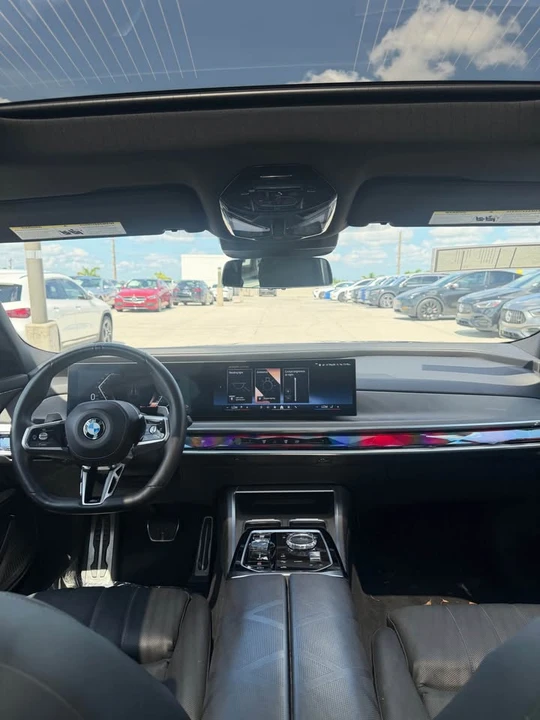2023 BMW G70 7 Series - Image 10 of 17