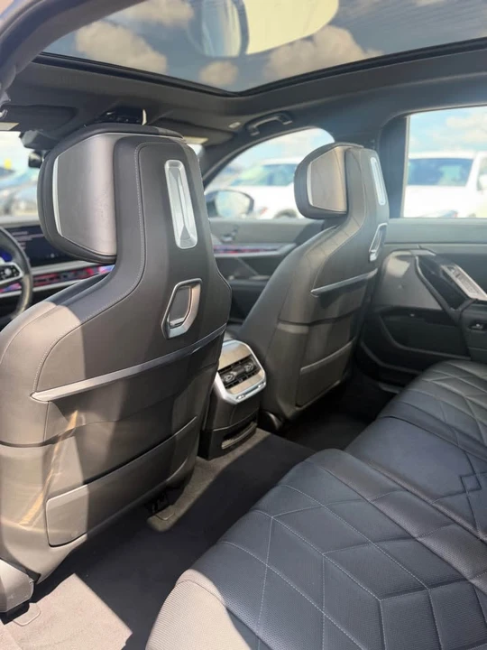 2023 BMW G70 7 Series - Image 8 of 17