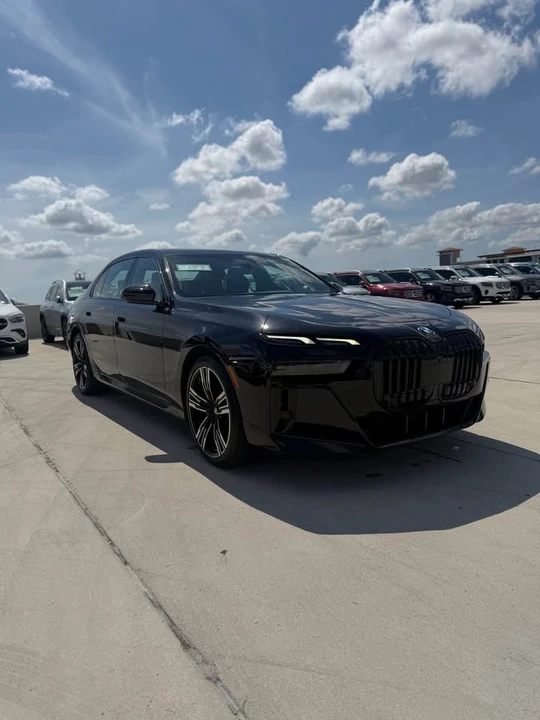 2023 BMW G70 7 Series - Image 2 of 17