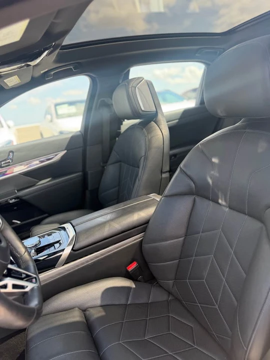2023 BMW G70 7 Series - Image 7 of 17