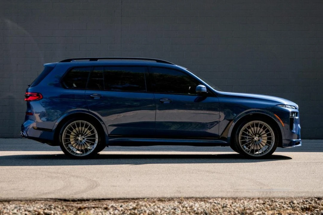 2023 BMW Alpina XB7 - Image 3 of 31