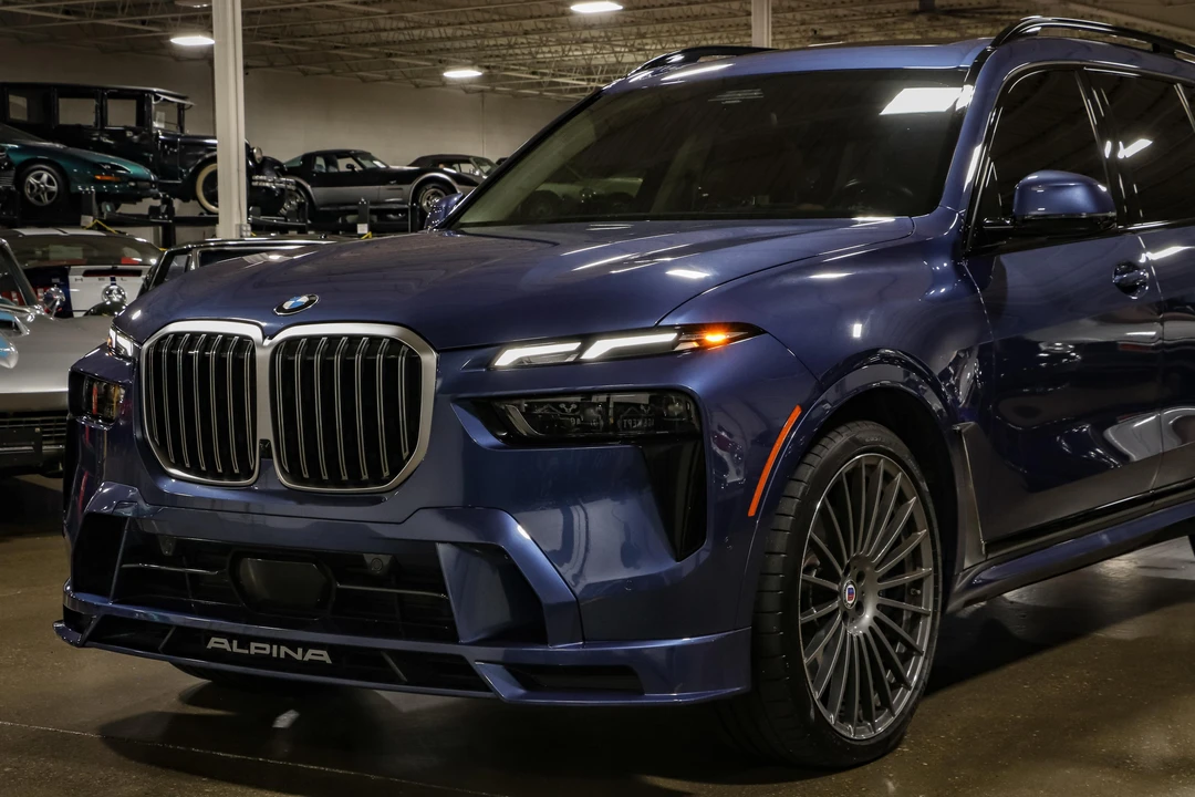 2023 BMW Alpina XB7 - Image 10 of 31