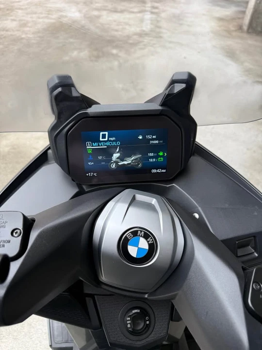 2023 BMW Motorcycles - Image 2 of 4