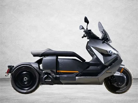 2023 BMW CE04