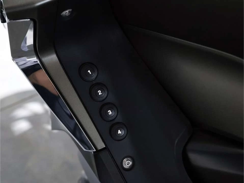 2023 BMW K1600 - Image 18 of 19