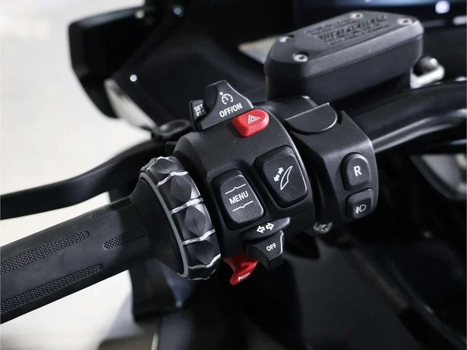 2023 BMW K1600 - Image 14 of 19