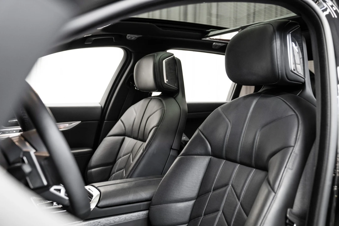 2023 BMW G70 7 Series - Image 16 of 21