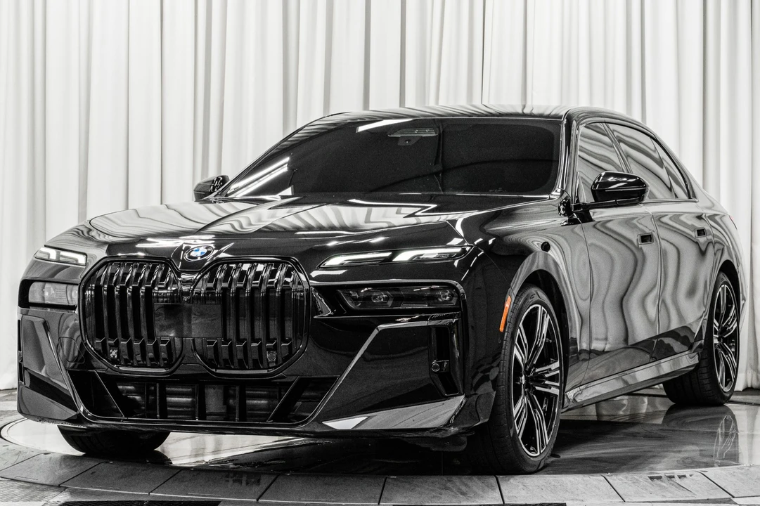 2023 BMW G70 7 Series - Image 5 of 12