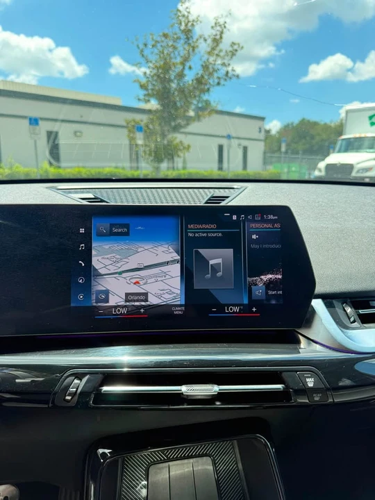 2023 BMW X1 - Image 10 of 11