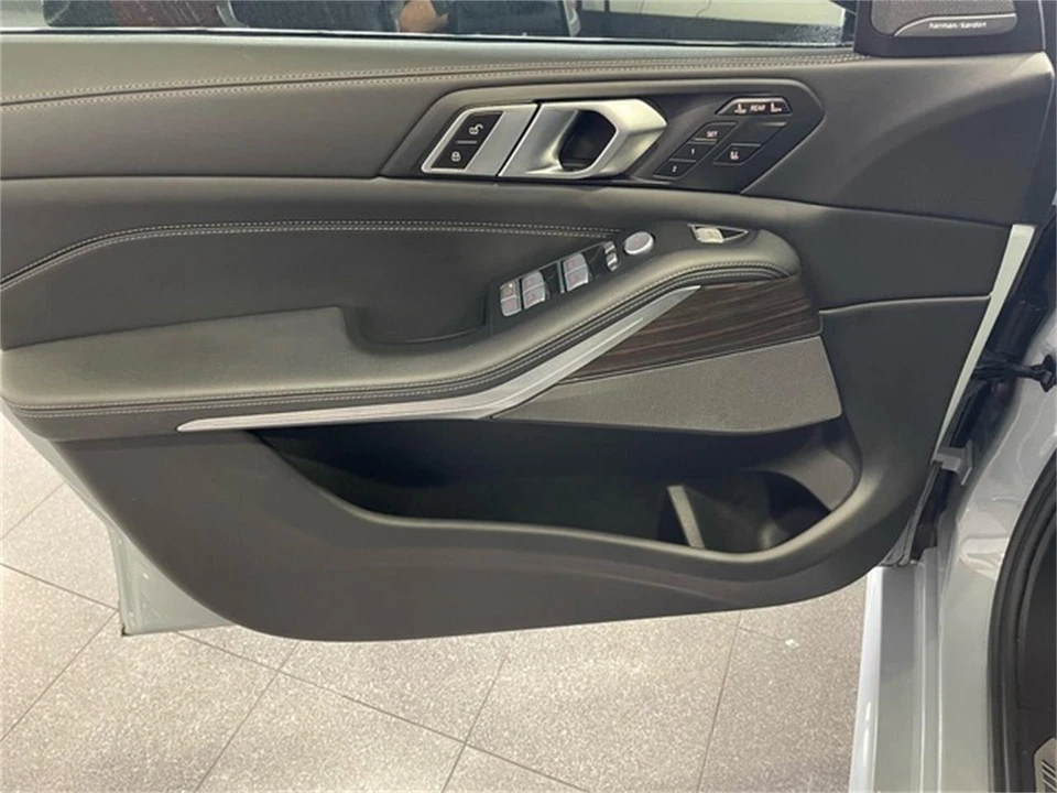 2023 BMW G07 X7 - Image 24 of 31