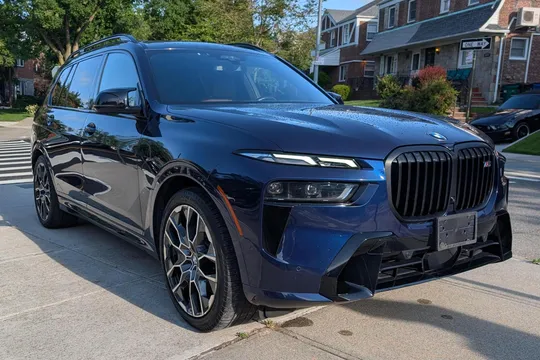 2023 BMW X7 M60i