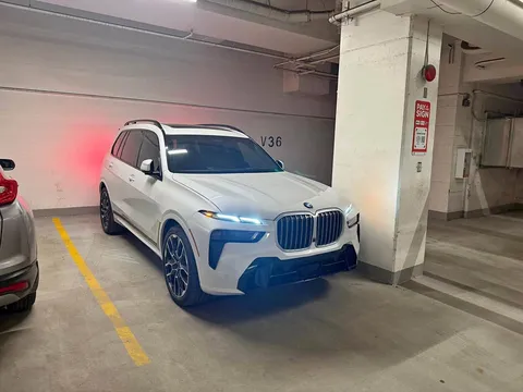 2023 BMW X7 M Sport Package