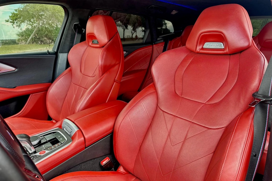 2023 BMW XM - Image 26 of 31