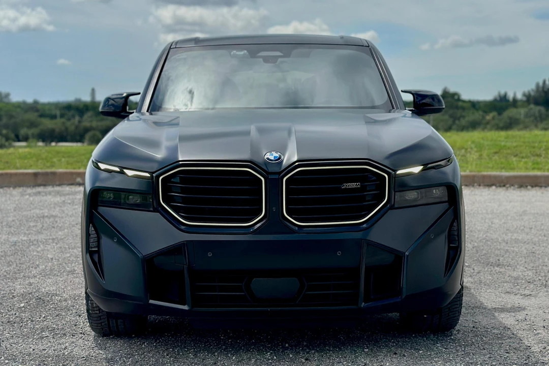 2023 BMW XM - Image 2 of 31