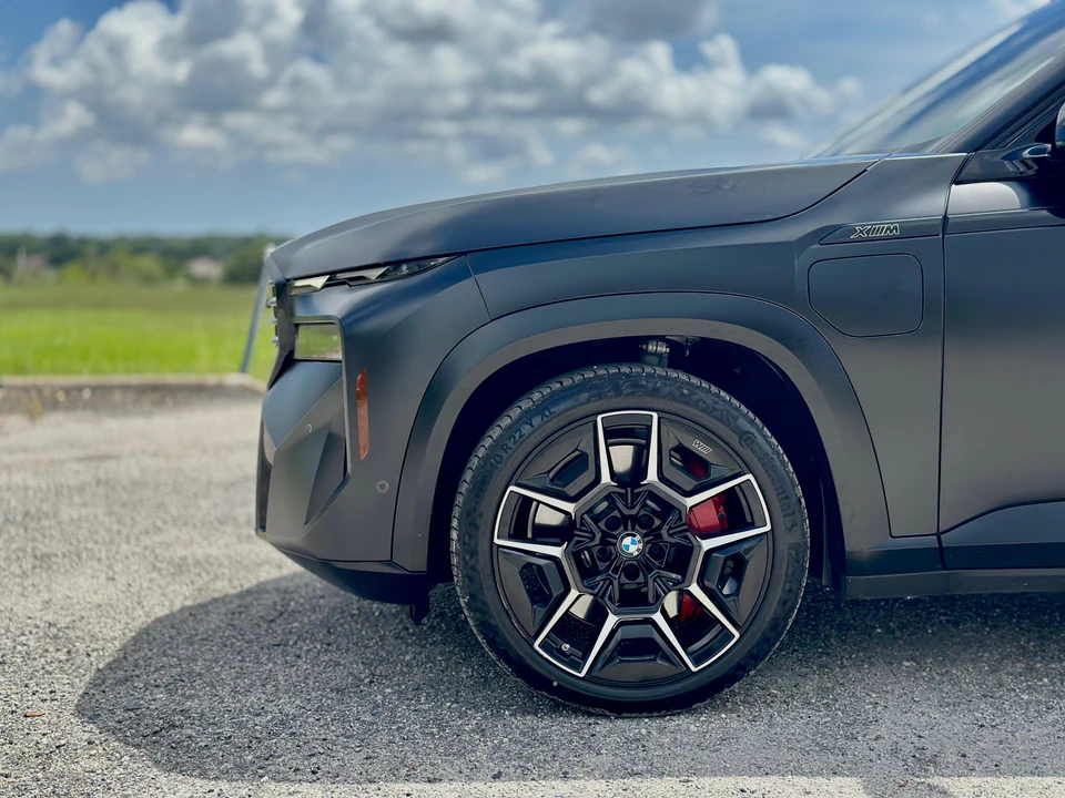2023 BMW XM - Image 21 of 31