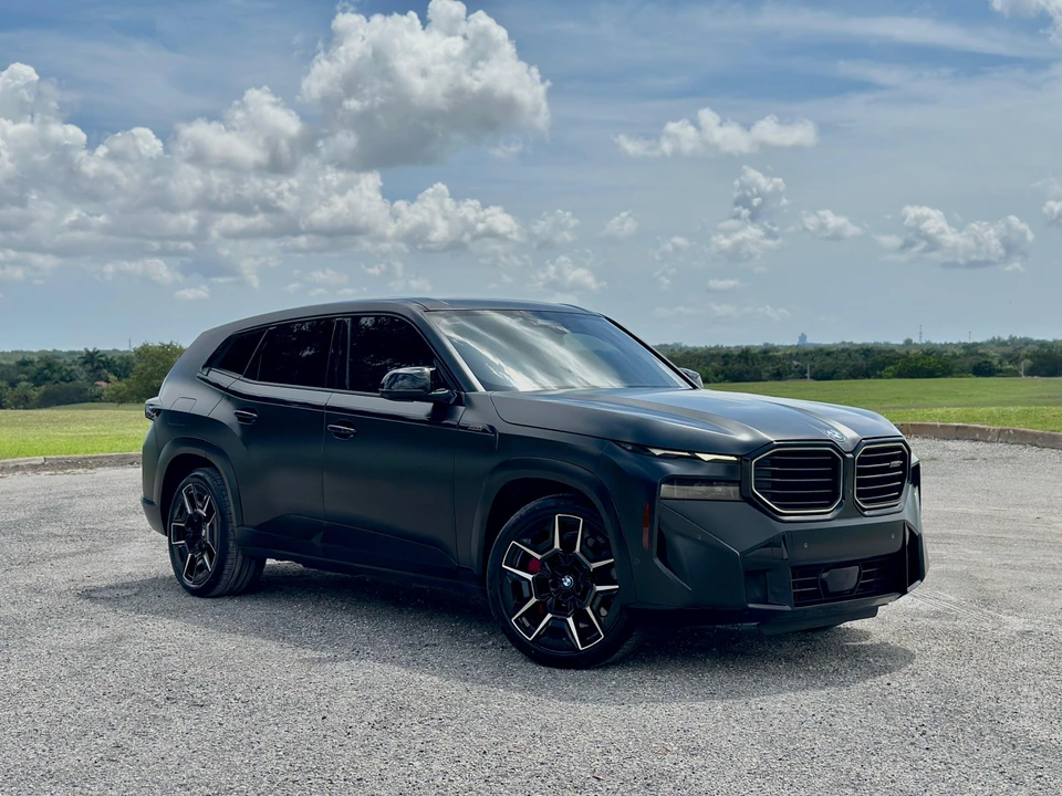 2023 BMW XM - Image 9 of 31