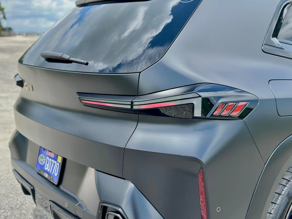 2023 BMW XM - Image 14 of 31