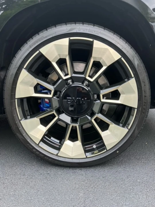 2023 BMW XM - Image 12 of 31