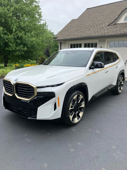 2023 BMW XM - Image 8 of 31