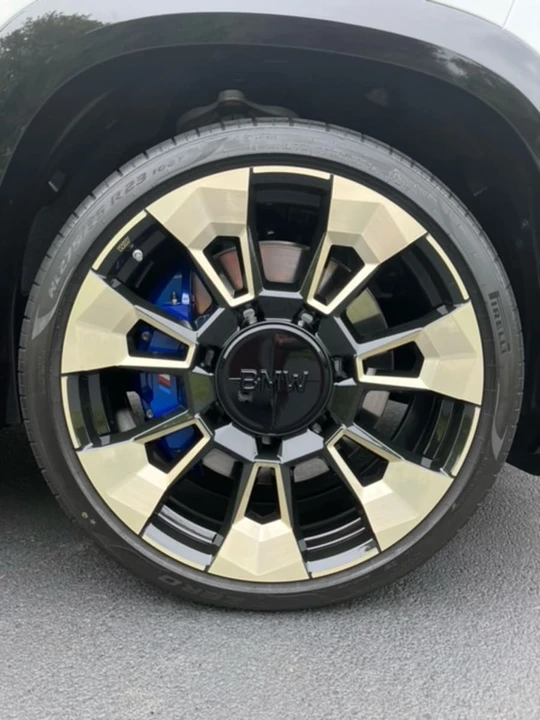 2023 BMW XM - Image 10 of 31