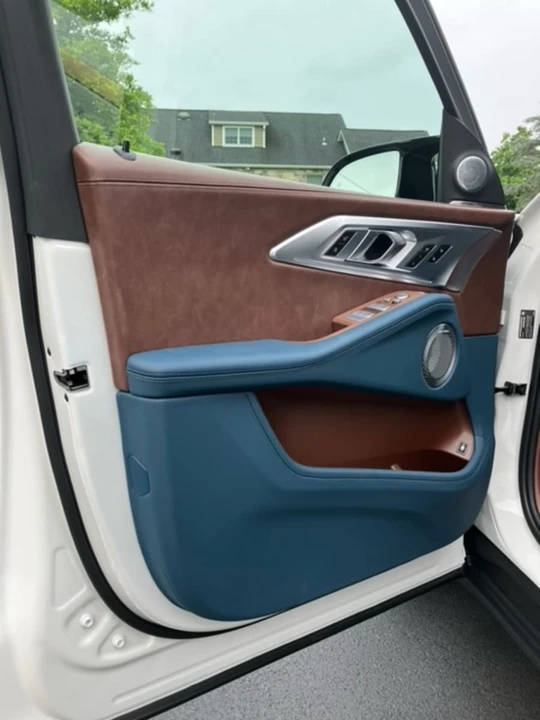 2023 BMW XM - Image 14 of 31