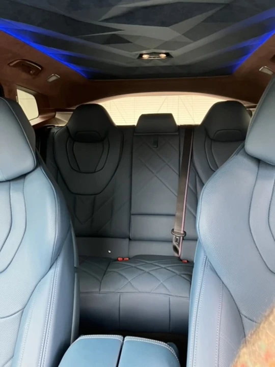 2023 BMW XM - Image 25 of 31