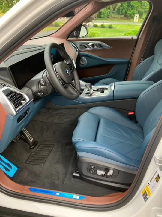 2023 BMW XM - Image 16 of 31