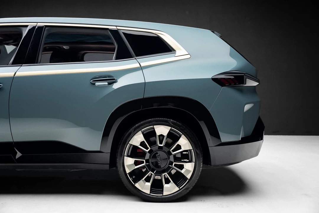 2023 BMW XM - Image 20 of 21