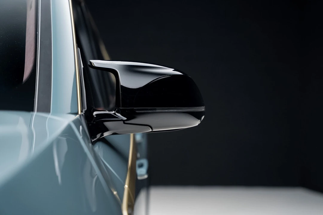 2023 BMW XM - Image 15 of 21