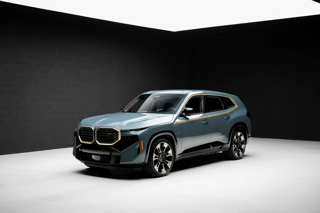2023 BMW XM - Image 4 of 12