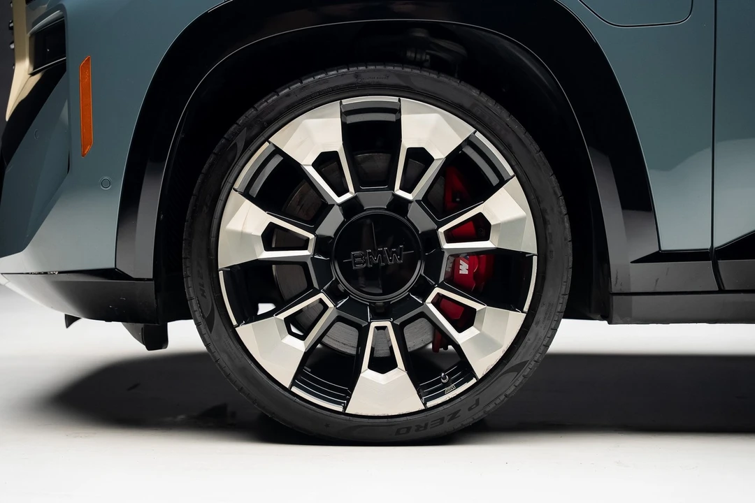 2023 BMW XM - Image 19 of 21