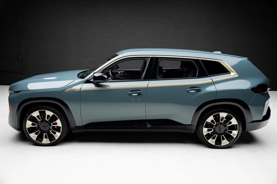 2023 BMW XM - Image 16 of 21
