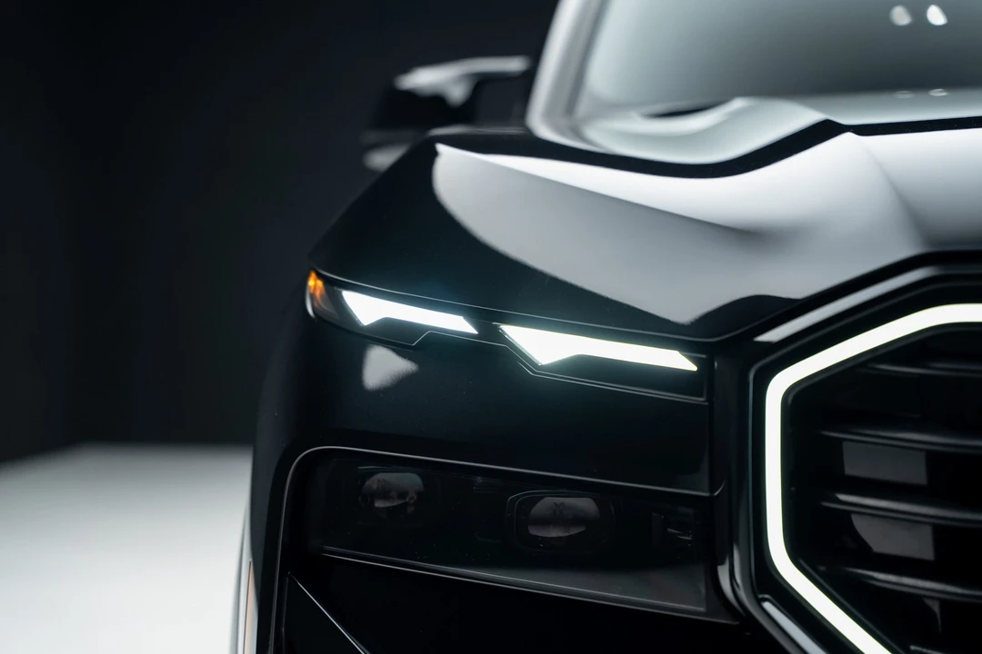 2023 BMW XM - Image 8 of 12