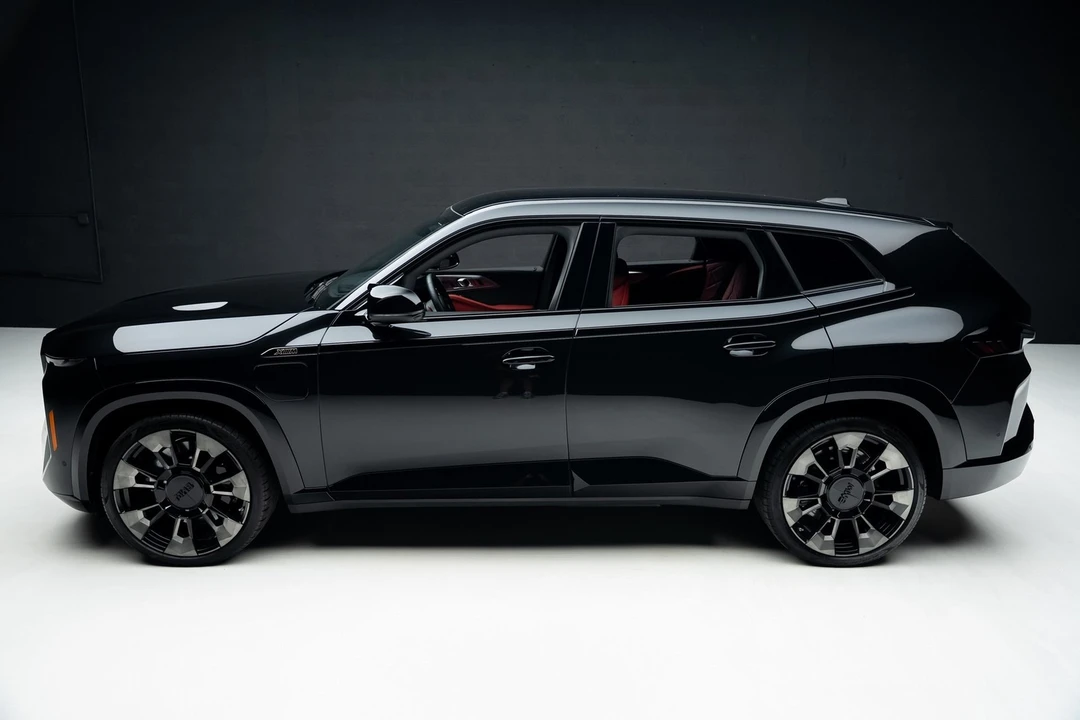 2023 BMW XM - Image 16 of 21